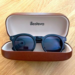 illesteva Leonard II sunglasses with case